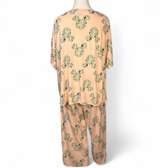 Disney Womens 2 Piece Short Sleeve Shirt & Capri Pajama Set Size Medium - Picture 3 of 8